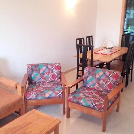 Welcoming In 80 M² With Shared Pool *