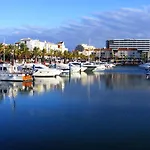 Seaside Oasis: 2-bedroom With Pool And Wi-fi Albufeira