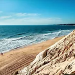 Seaside Oasis: 2-bedroom With Pool And Wi-fi * Albufeira