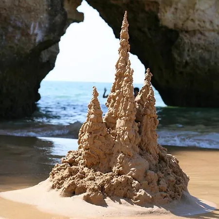 Welcoming In 80 M² With Shared Pool