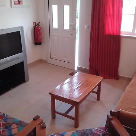 Apartment Welcoming In 80 M² With Shared Pool
