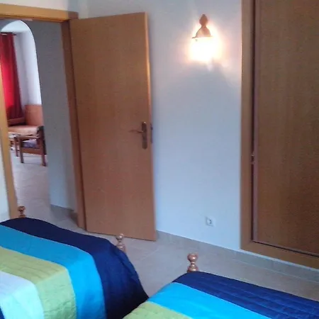 Welcoming In 80 M² With Shared Pool Daire Albufeira