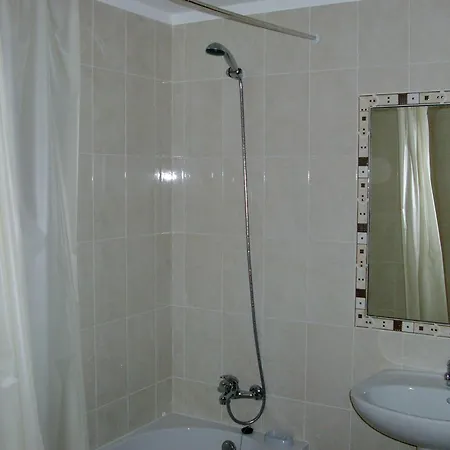 Apartment Welcoming In 80 M² With Shared Pool *