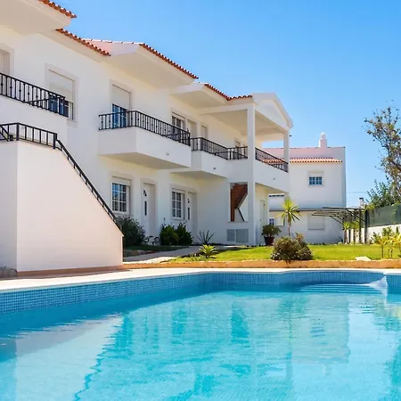 Welcoming In 80 M² With Shared Pool *