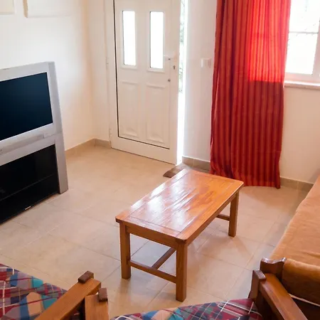 Welcoming In 80 M² With Shared Pool Albufeira