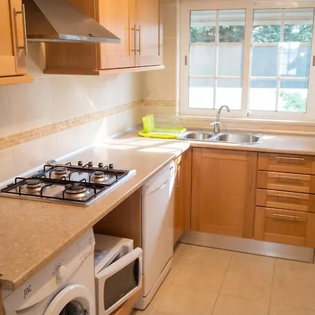 Welcoming In 80 M² With Shared Pool Apartman