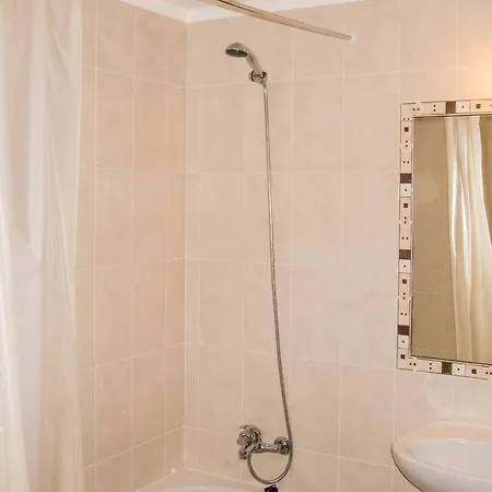 Apartment Welcoming In 80 M² With Shared Pool Albufeira