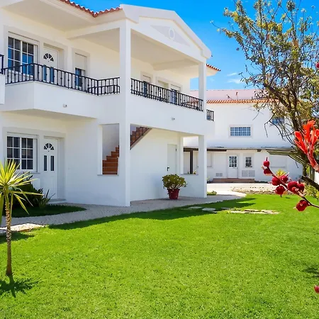 Apartment Welcoming In 80 M² With Shared Pool