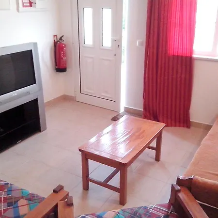 Seaside Oasis: 2-bedroom With Pool And Wi-fi