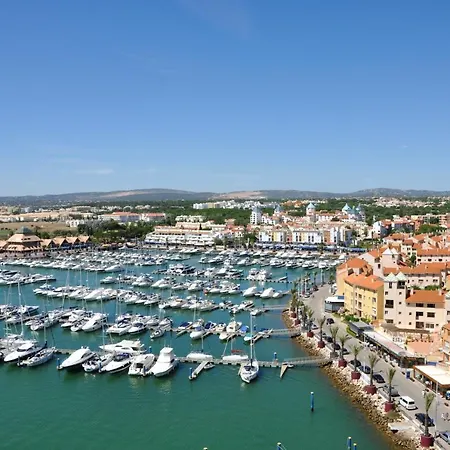 Apartment Seaside Oasis: 2-bedroom With Pool And Wi-fi *