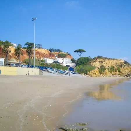 Apartment Seaside Oasis: 2-bedroom With Pool And Wi-fi