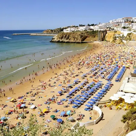 Apartment Seaside Oasis: 2-bedroom With Pool And Wi-fi