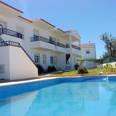 Seaside Oasis: 2-bedroom With Pool And Wi-fi Apartment *